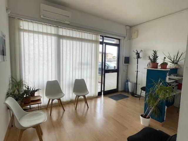 Locale Commerciale in affitto a Corciano, Umbria