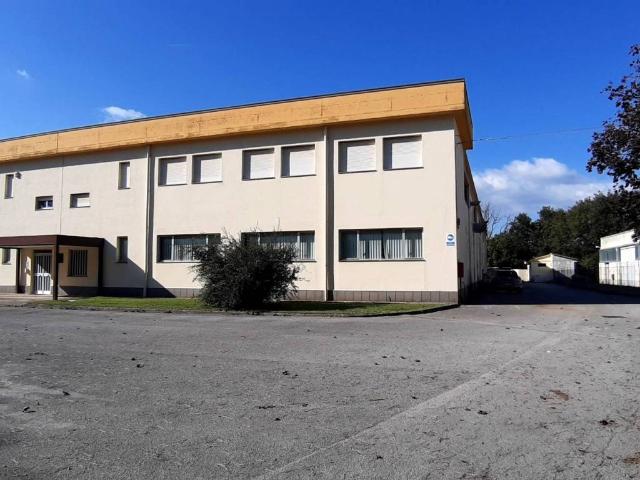 Locale Commerciale in affitto a Taverne Di Corciano, Corciano