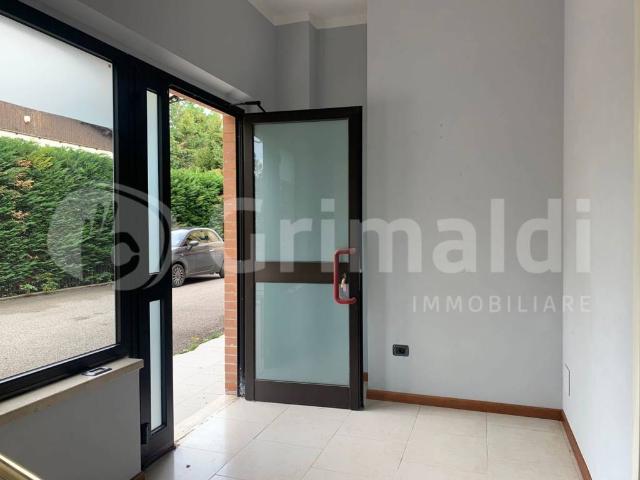 Locale Commerciale in affitto a Corciano, Umbria