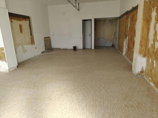 Locale Commerciale in affitto a Corciano, Perugia