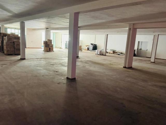 Locale Commerciale in affitto a Ellera, Corciano