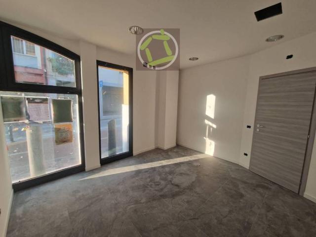 Locale Commerciale in affitto a San Giacomo, Cordenons