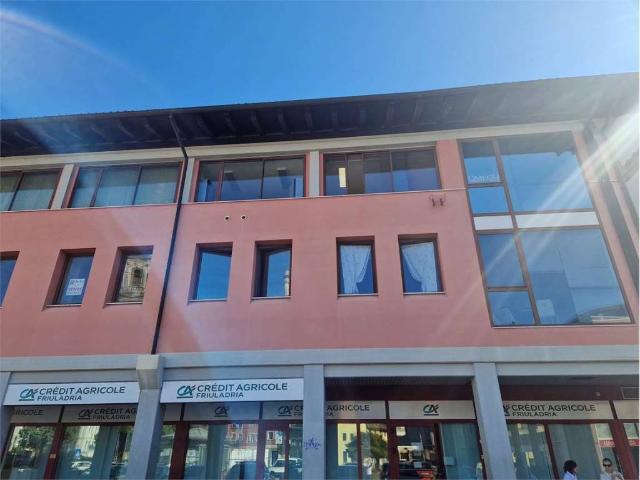 Locale Commerciale in affitto a Cordenons, Friuli-Venezia Giulia
