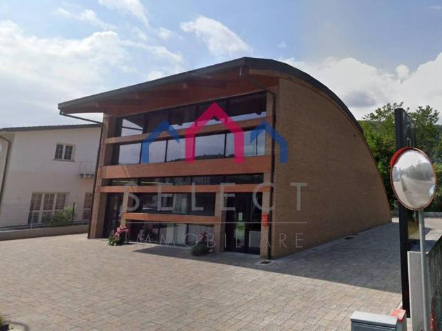 Locale Commerciale in affitto a Unione dei comuni Media Valle del Serchio, Coreglia Antelminelli