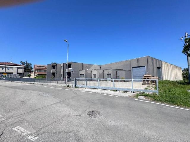 Locale Commerciale in affitto a Coriano, Reggio Emilia