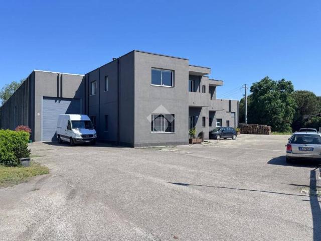 Locale Commerciale in affitto a Coriano, Reggio Emilia