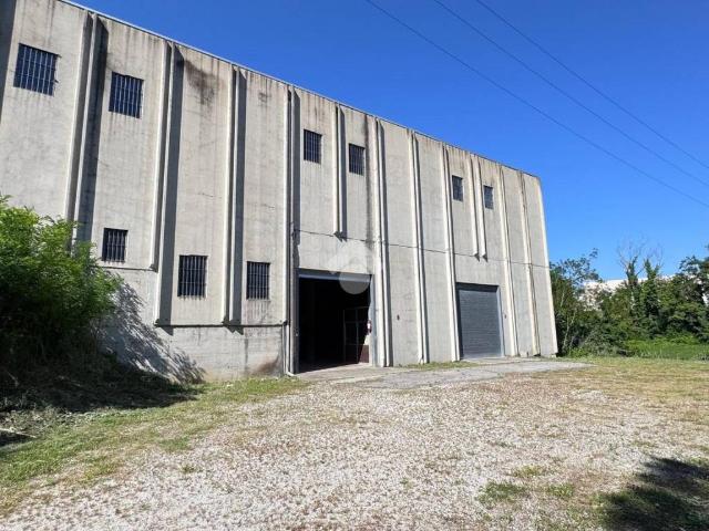 Locale Commerciale in affitto a Cerasolo Ausa, Coriano