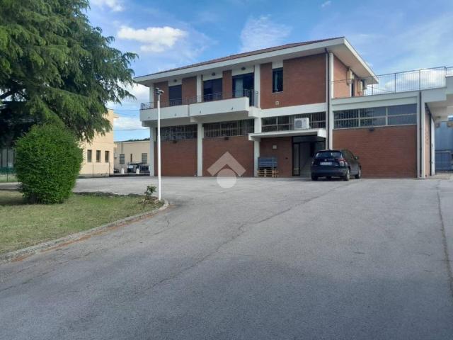 Locale Commerciale in affitto a Cerasolo Ausa, Coriano