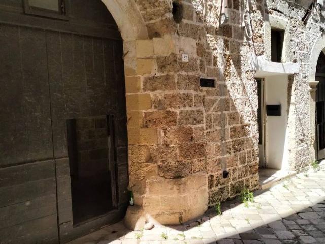 Locale Commerciale in affitto a Puglia, Lecce