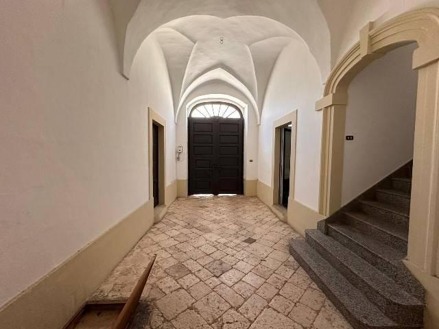 Locale Commerciale in affitto a Puglia, Lecce