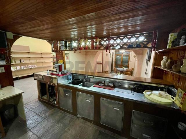Locale Commerciale in affitto a Corigliano-Rossano, Calabria