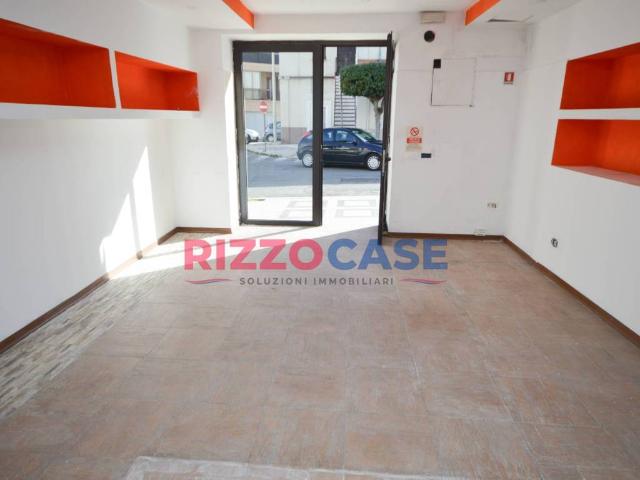Locale Commerciale in affitto a Corigliano-Rossano, Calabria