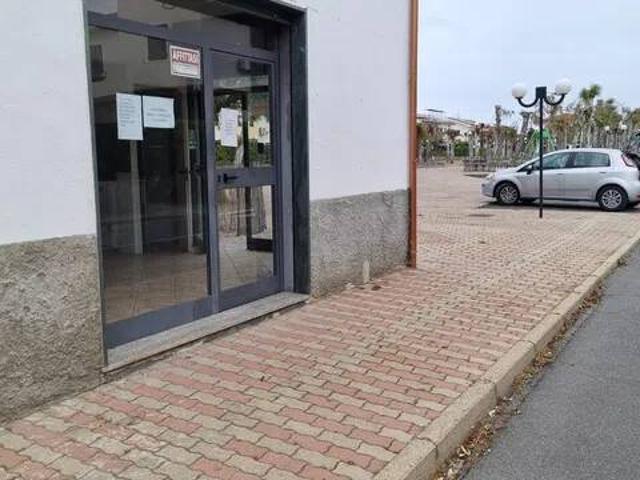 Locale Commerciale in affitto a Corigliano-Rossano, Calabria