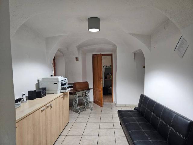 Locale Commerciale in affitto a Unione Montana di Comuni delle Valli di Lanzo, Ceronda e Casternone, Piemonte