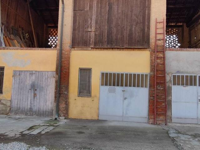 Locale Commerciale in affitto a Cornaredo, Lombardia