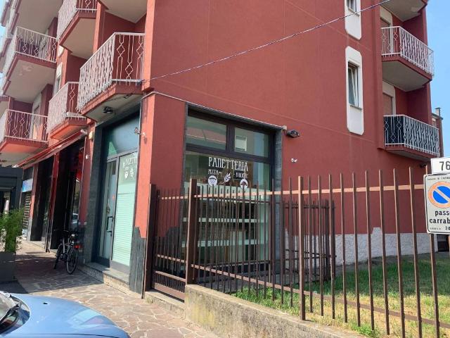 Locale Commerciale in affitto a Cascina Torrette, Cornaredo