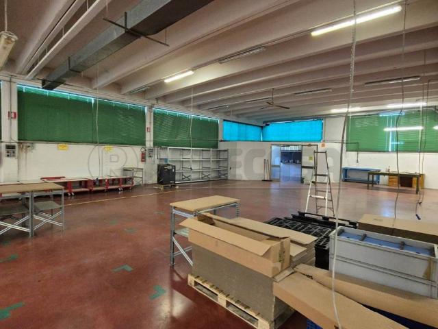 Locale Commerciale in affitto a Spagnago, Cornedo Vicentino