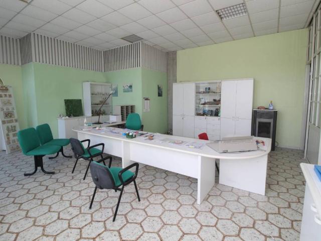 Locale Commerciale in affitto a Cornedo Vicentino, Veneto