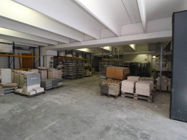 Locale Commerciale in affitto a Cornedo Vicentino, Veneto