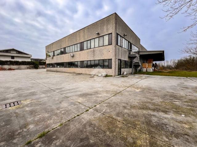 Locale Commerciale in affitto a Cornegliano Laudense, Muzza Sant'Angelo