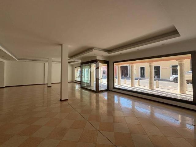 Locale Commerciale in affitto a Fonte, Cornuda