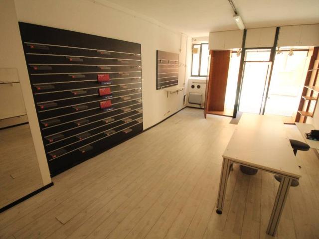 Locale Commerciale in affitto a Pianura Reggiana, Re