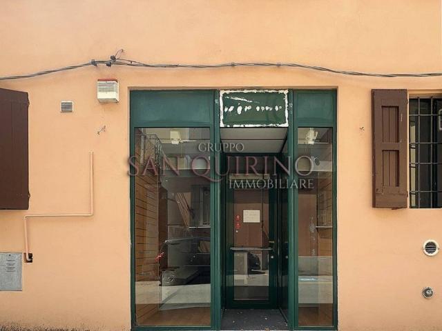 Locale Commerciale in affitto a Pianura Reggiana, Re