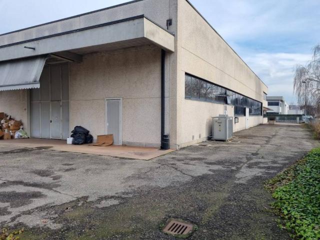 Locale Commerciale in affitto a Pianura Reggiana, Re