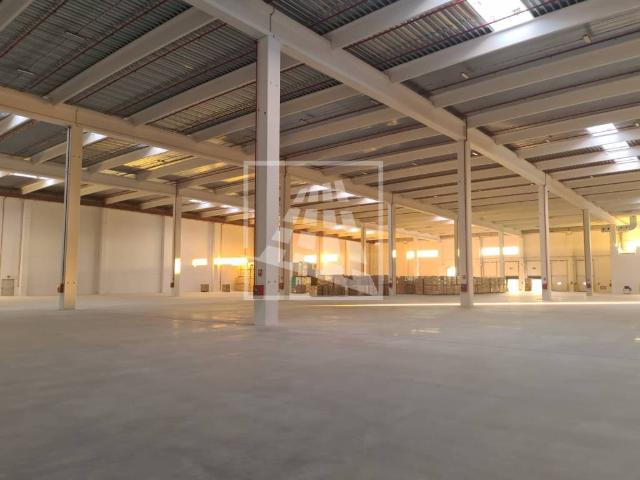 Locale Commerciale in vendita a Pianura Reggiana, Re