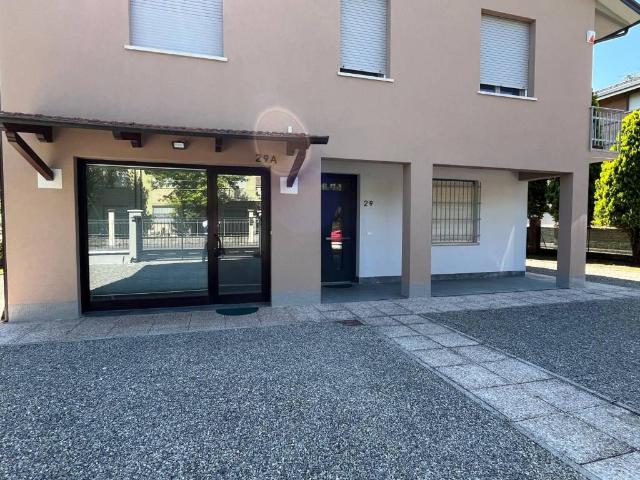 Locale Commerciale in affitto a Pianura Reggiana, Re