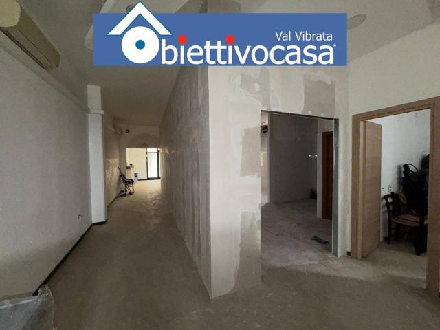 Locale Commerciale in affitto a Unione dei Comuni della Val Vibrata, Corropoli