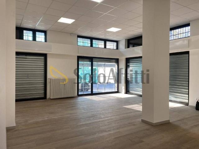 Locale Commerciale in affitto a Corsico, Lombardia