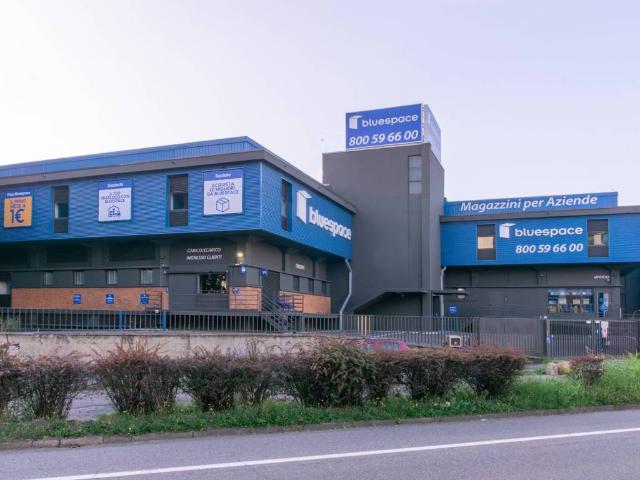 Locale Commerciale in affitto a Molinetto di Lorenteggio, Corsico