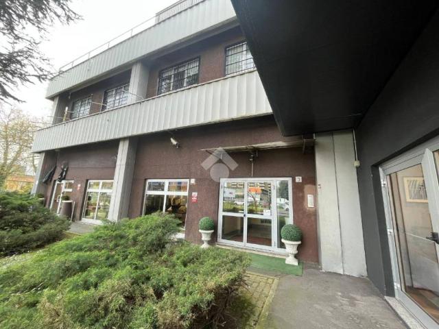 Locale Commerciale in affitto a Quartiere Lavagna, Corsico