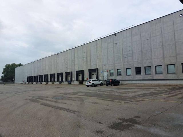 Locale Commerciale in affitto a Cortemaggiore, Reggio Emilia