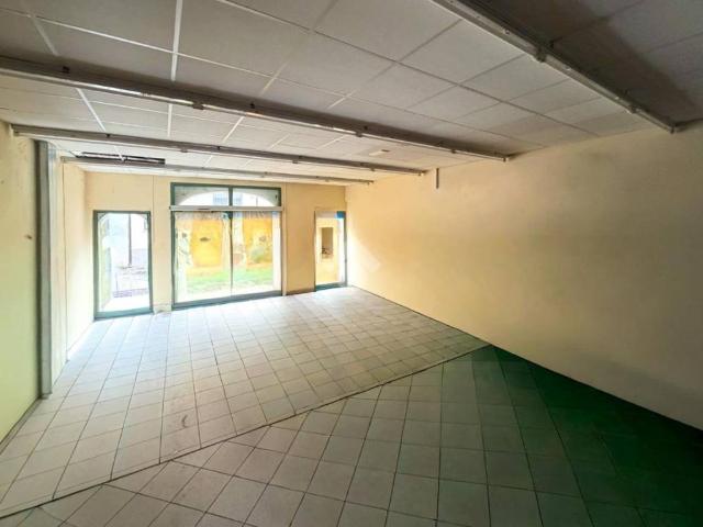 Locale Commerciale in affitto a Borsotta, Cortemaggiore