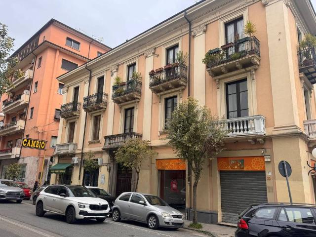 Locale Commerciale in affitto a Calabria, Cosenza