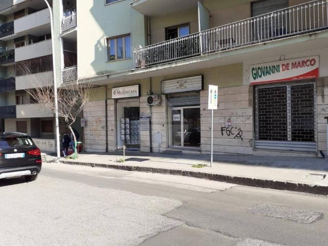 Locale Commerciale in affitto a Popilia, Calabria