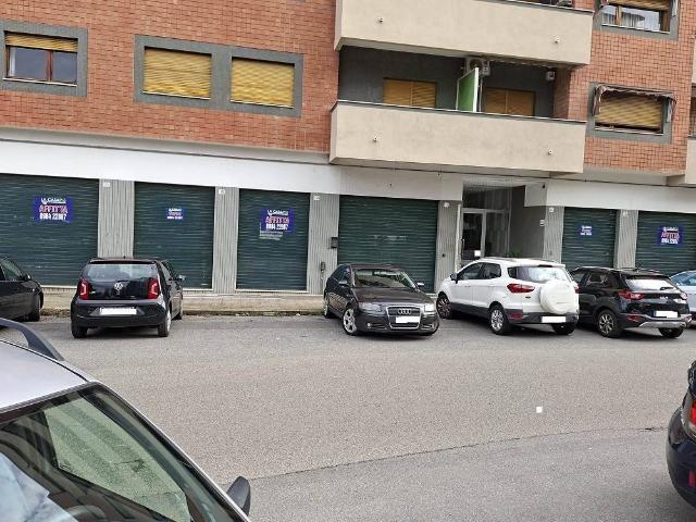 Locale Commerciale in affitto a Quartiere Tribunale, Calabria
