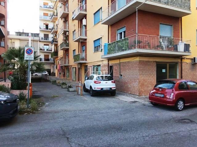 Locale Commerciale in affitto a Città 2000, Calabria