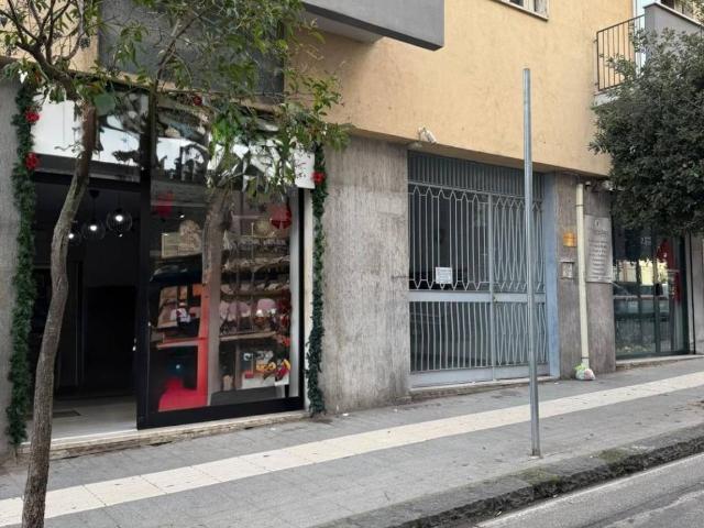 Locale Commerciale in affitto a Popilia, Calabria