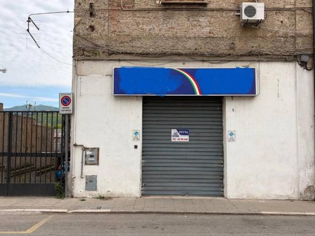 Locale Commerciale in affitto a Calabria, Cosenza