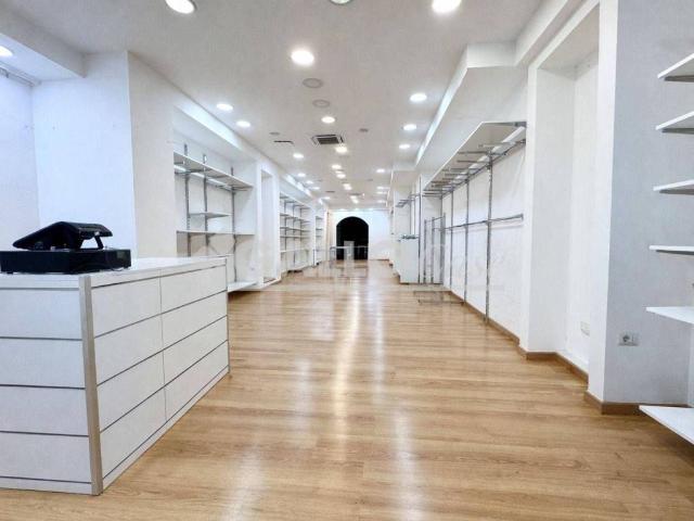 Locale Commerciale in affitto a Calabria, Cosenza
