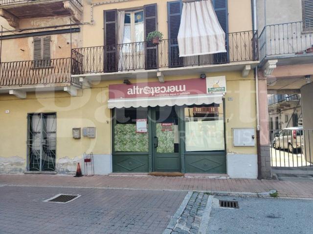Locale Commerciale in affitto a Polle, Piemonte