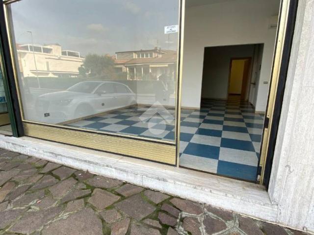 Locale Commerciale in affitto a Costa Di Mezzate, Lombardia