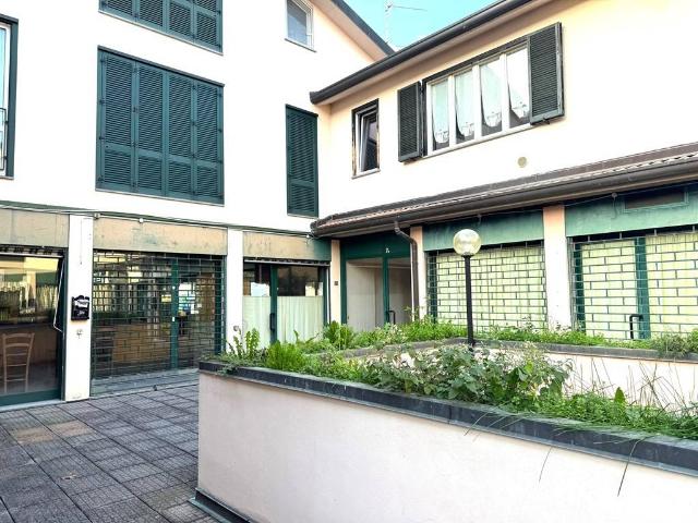 Locale Commerciale in affitto a Costa Masnaga, Lombardia