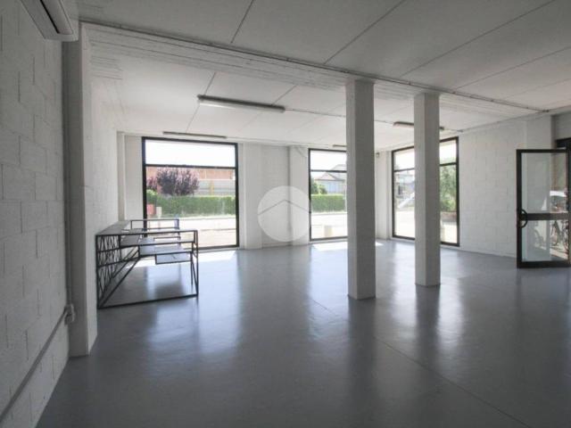 Locale Commerciale in affitto a Covo, Lombardia