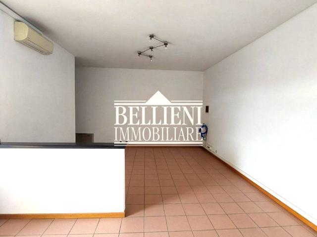 Locale Commerciale in affitto a Olmo, Creazzo