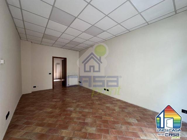 Locale Commerciale in affitto a Crema Nuova, Crema