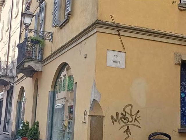 Locale Commerciale in affitto a Le Villette, Crema